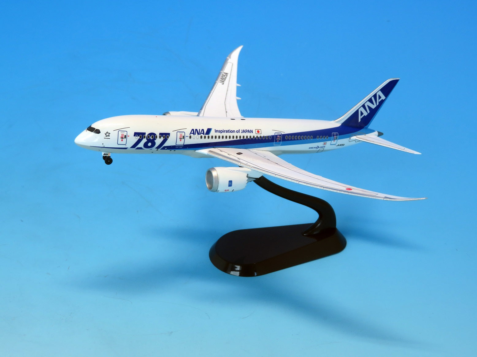 【予約商品】787-8 ANA全日空 787ロゴ 完成品 ※WiFiレドーム･ギア付 JA806A 1/400 (NH20231107)  [NH40118]