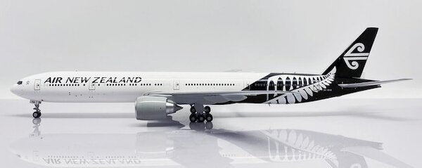 人気直販1/200　ニュージーランド航空　777-300ER　特別塗装 民間航空機