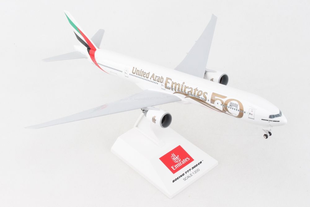 777-300ER エミレーツ航空 「UAE 建国50周年記念」 A6-EPO 1/200 [SKR1099]