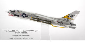 F-8E アメリカ海軍 第53戦闘飛行隊「アイアン・エンジェルス」 空母ハンコック搭載 ベトナム戦争時 （主翼フラップ・スラットダウン固定） 67年 NF201/#150877 1/72 [001639]