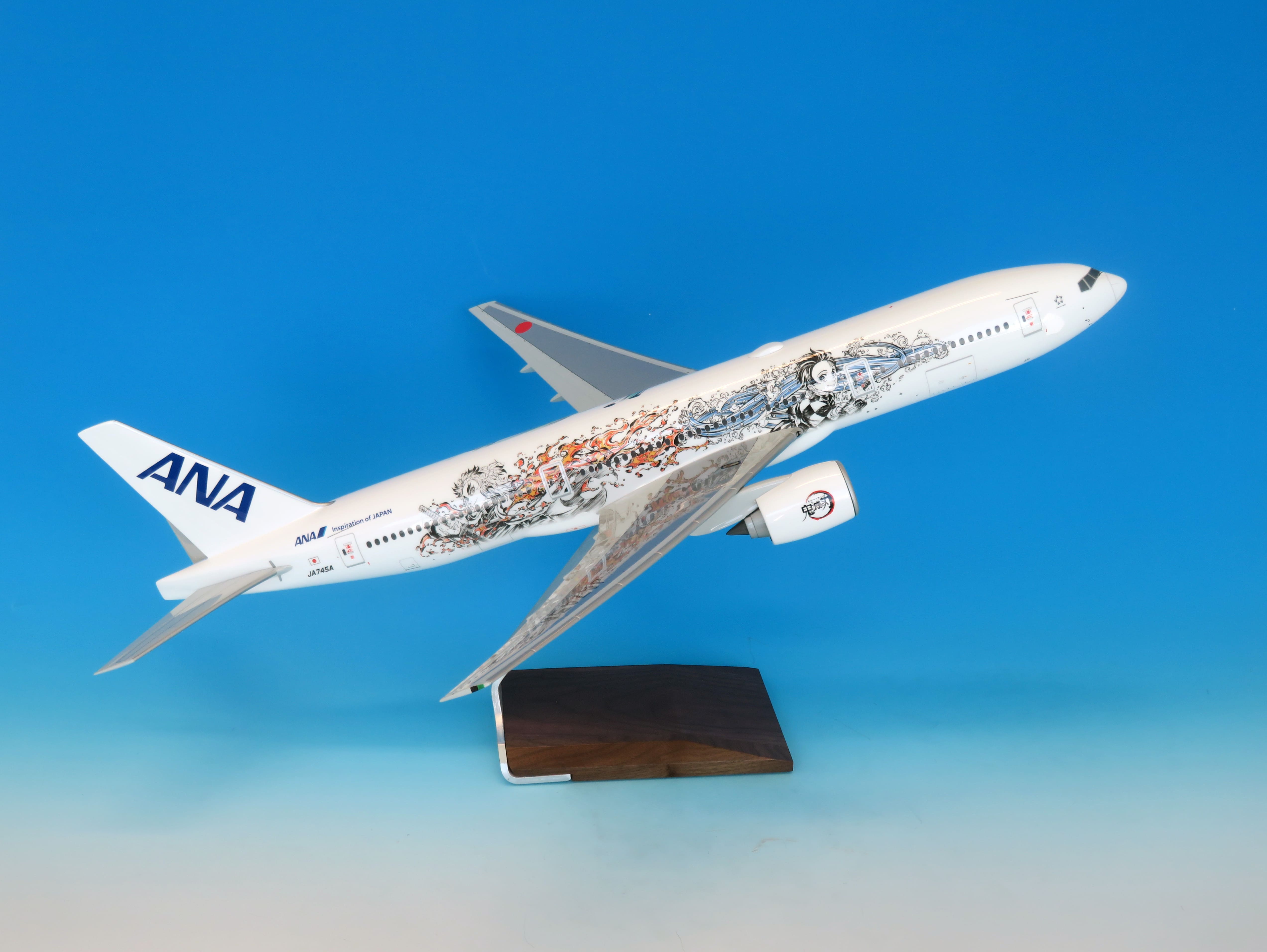 777-200ER ANA全日空 特別塗装「鬼滅の刃じぇっと 参」 2022年 （ギアなし／木製台座プレート付） JA745A 1/100