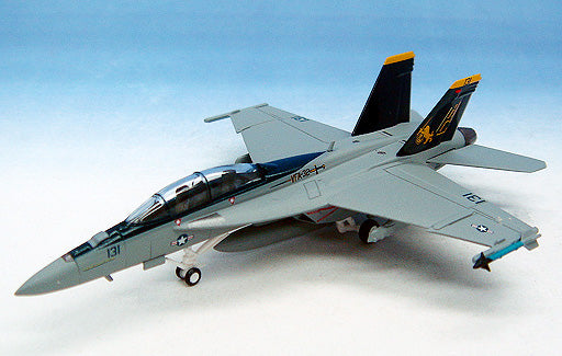 F/A-18F（複座型） アメリカ海軍 第32戦闘攻撃飛行隊 「スウォーズメン」 航空団司令機 #131 1/200 [551939]