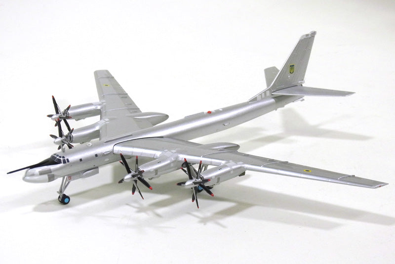 Herpa Wings ツポレフTU-95MS「ベアH」 ウクライナ空軍 第106重爆撃機師団（ポルタヴァ博物館保存機）#01 1/200 ※新金型・金属製  [55