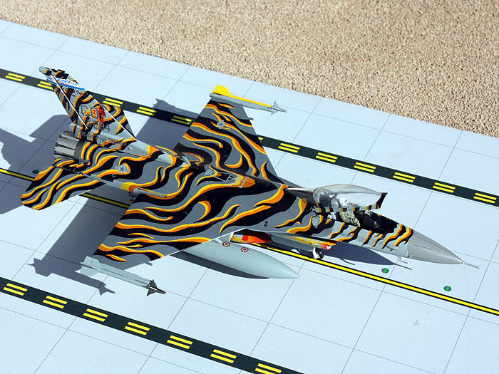 F-16C アメリカ空軍 コロラド州空軍 第120戦闘飛行隊 「クーガーズ」特別塗装 「タイガーミート03」 #87-0284 1/72 [GAUSA5005]