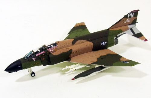 F-4D アメリカ空軍 第432戦術偵察航空団 第13戦術戦闘飛行隊 ダン・チェリー少佐／ジェフ・フェインスタイン機 72年4月16日 #67-550  1/72 ※乗員サインスタンド付 [HA1938A]