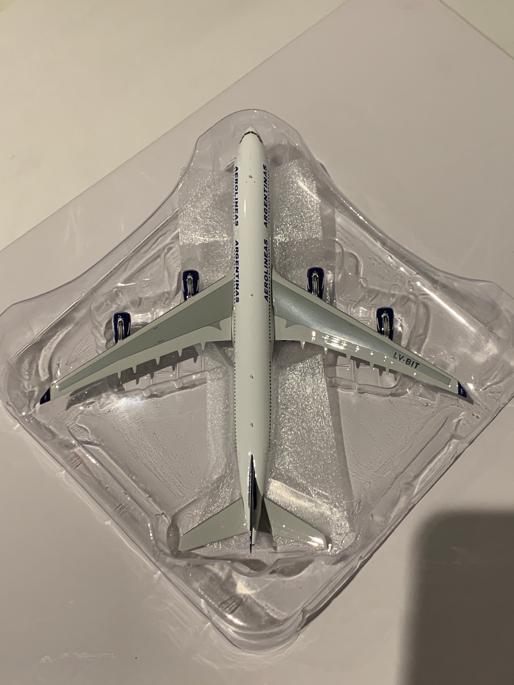 A340-300 アルゼンチン航空 LV-BIT 1/400[11895]