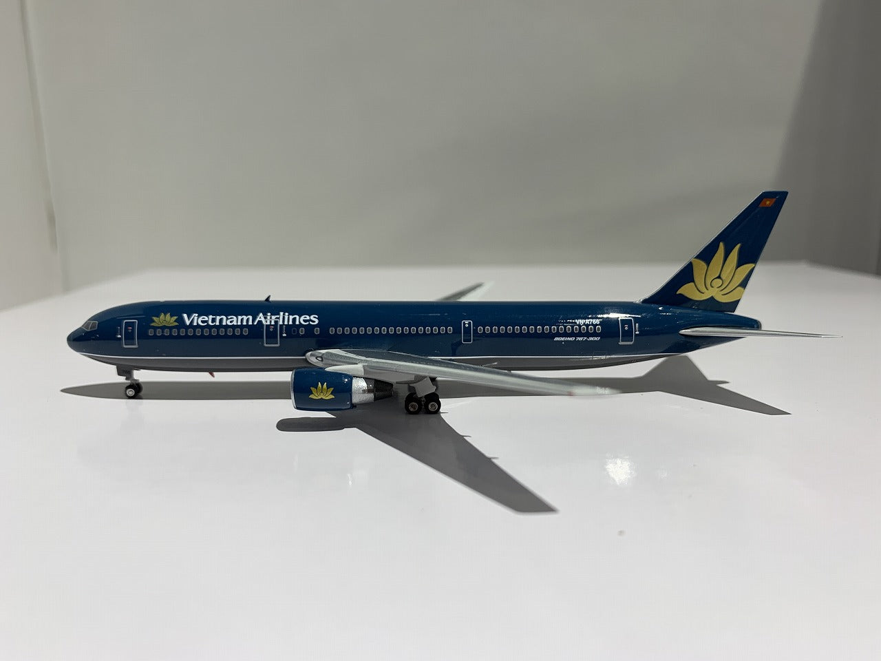 767-300ER Vietnam Airlines VN-A766 1/400 [11900] 