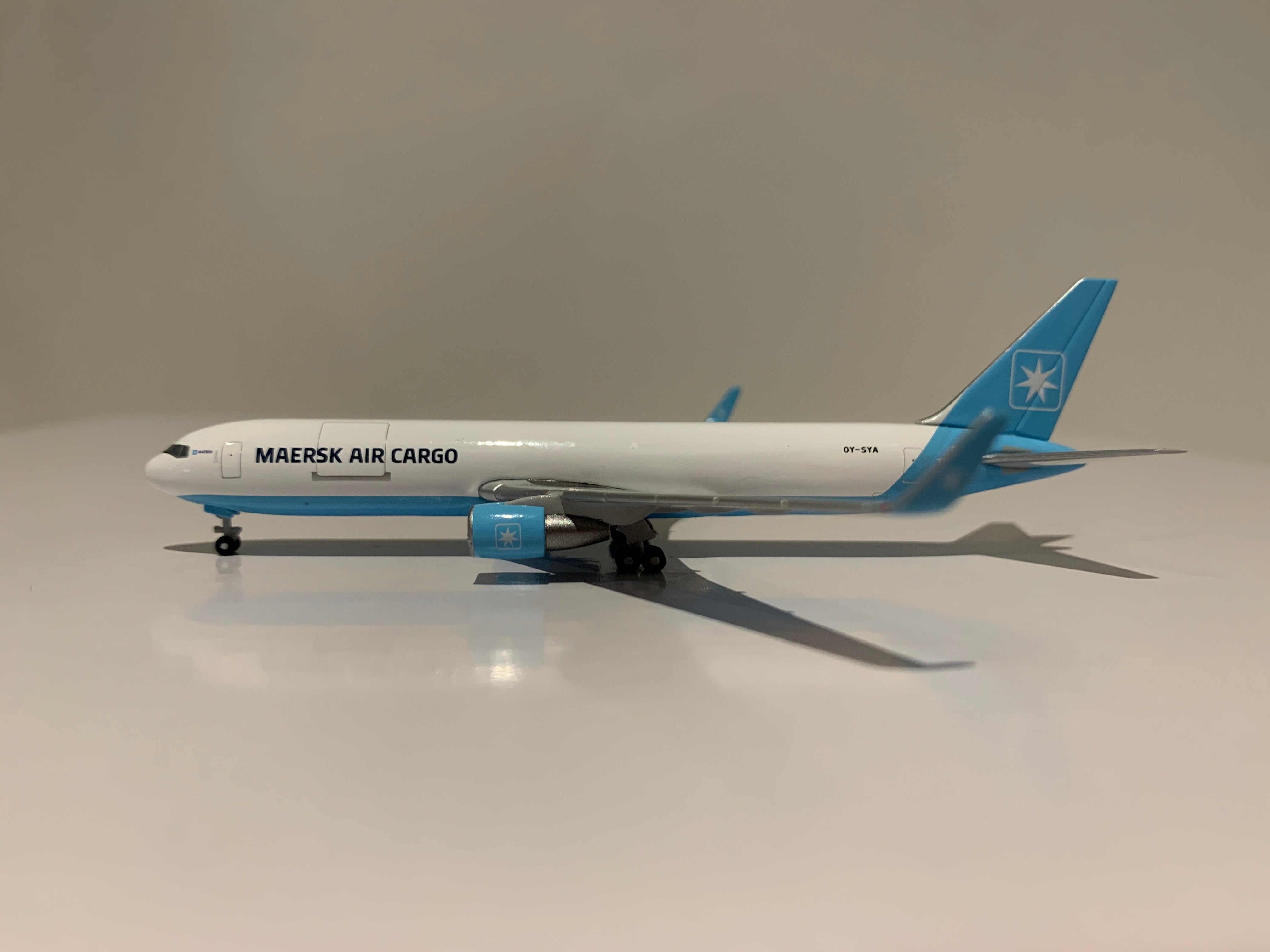 767-300F Maersk Air Cargo OY-SYA 1/500[537261] 