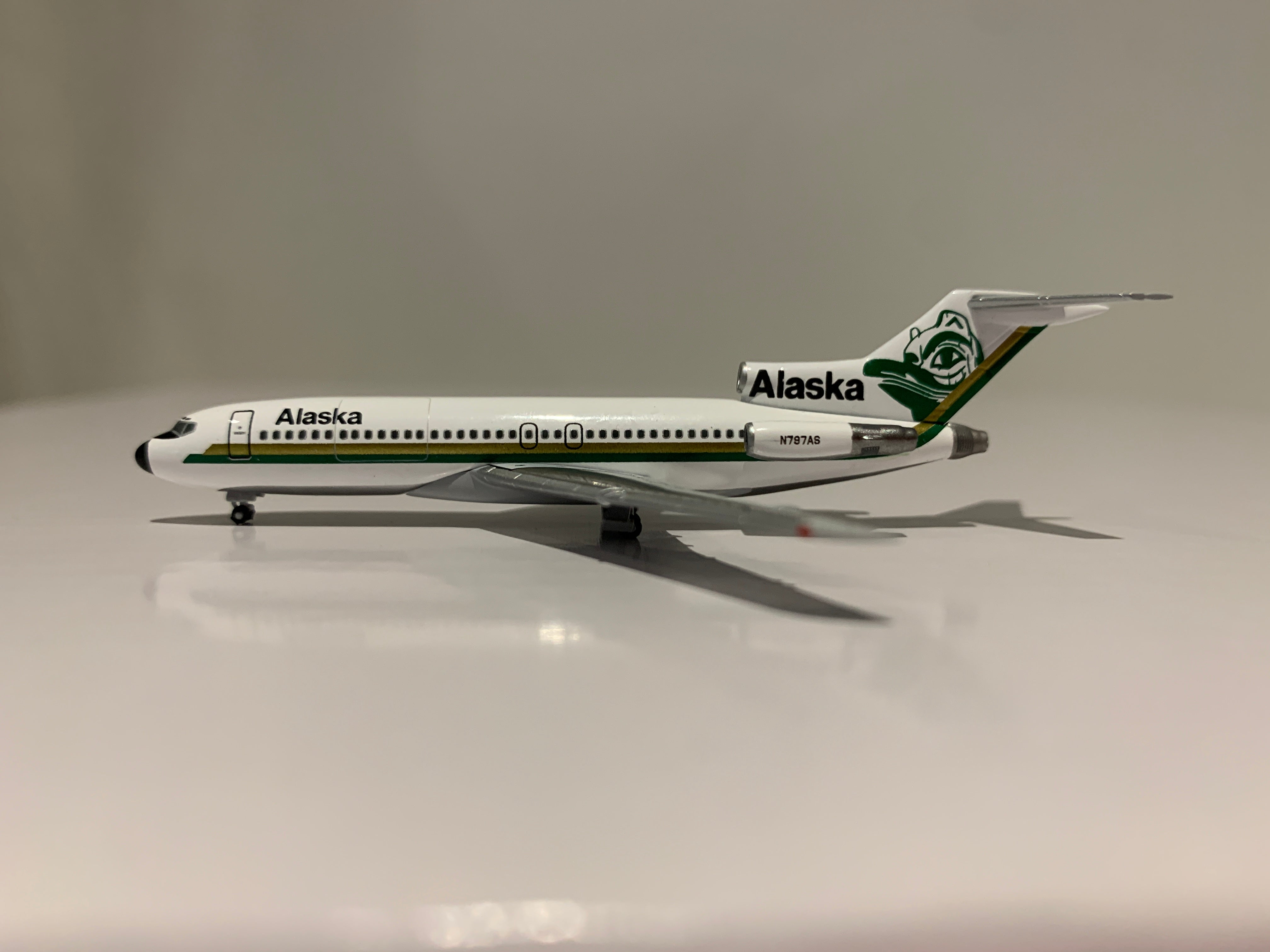 727-100 Alaska Airlines "Totem Pole colors" N797AS 1/500 [537292] 