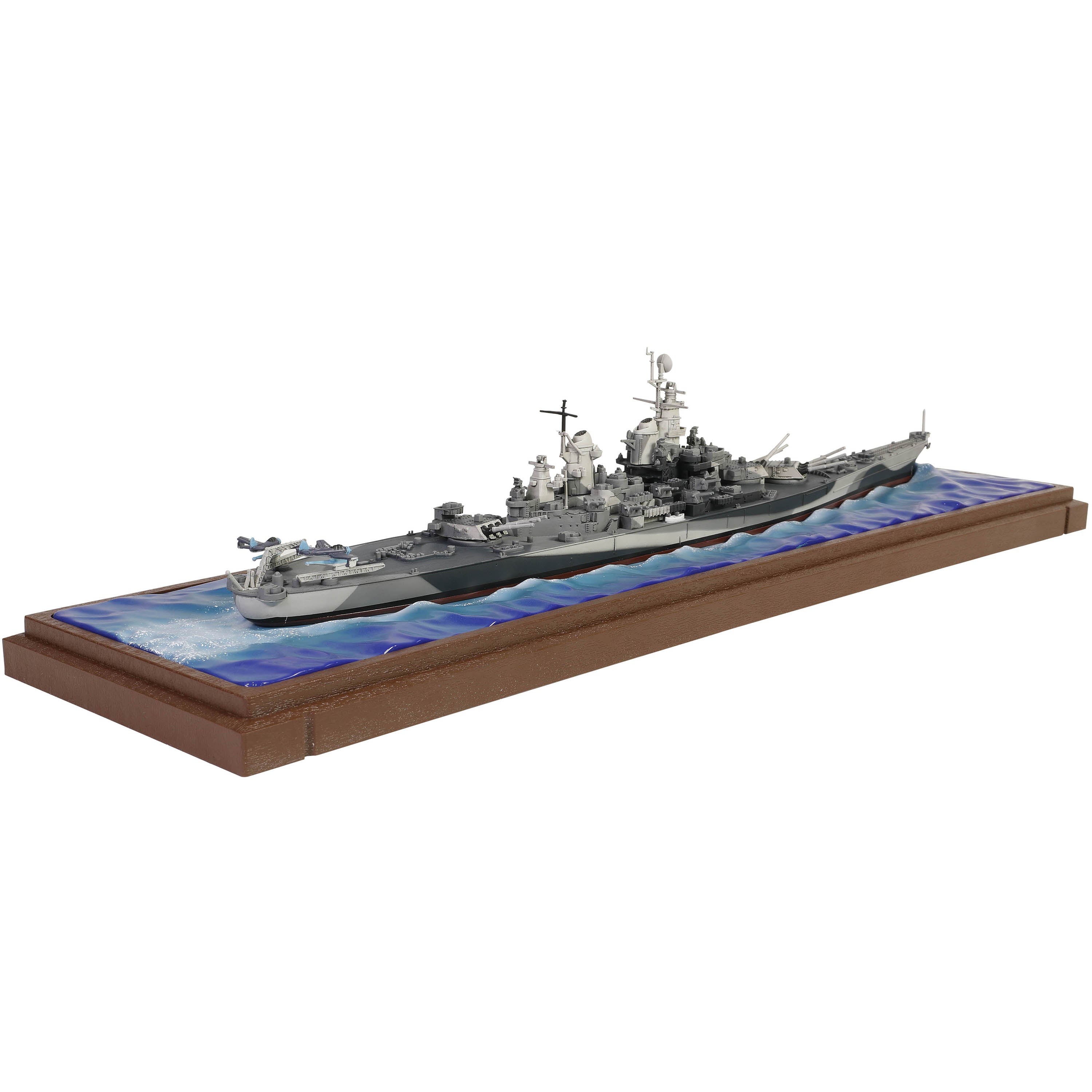 アメリカ海軍 戦艦 ミズーリ 喫水線仕様 雲形迷彩 1/700 [55716]