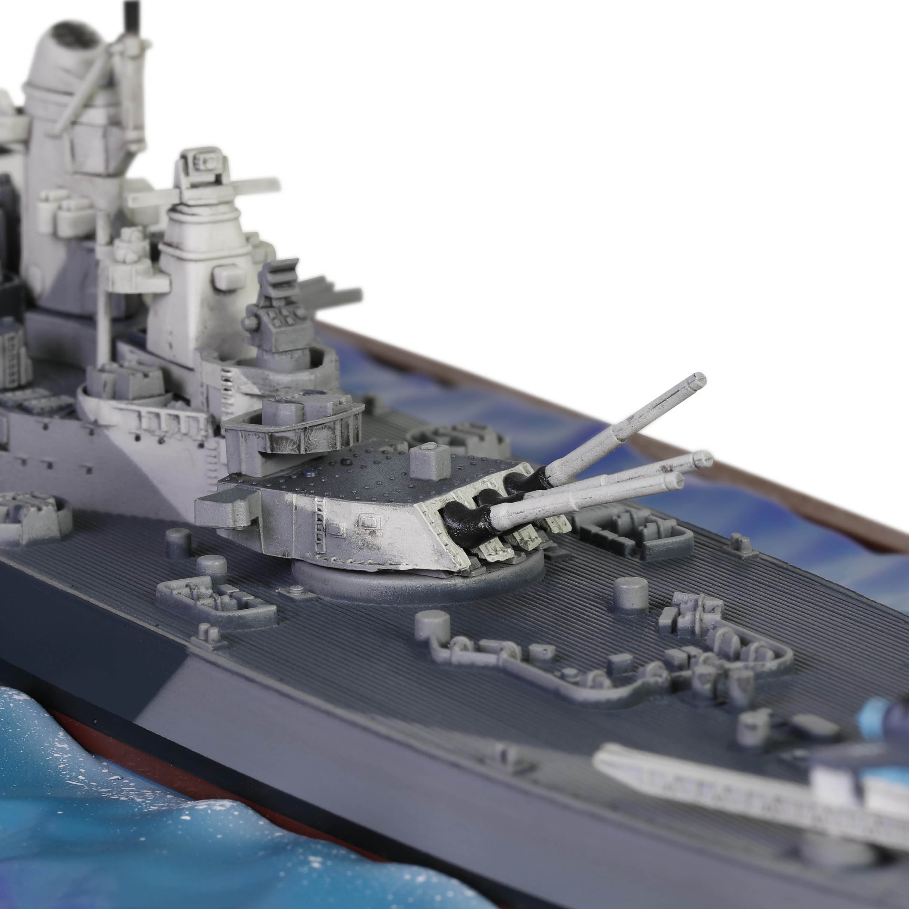 アメリカ海軍 戦艦 ミズーリ 喫水線仕様 雲形迷彩 1/700 [55716]