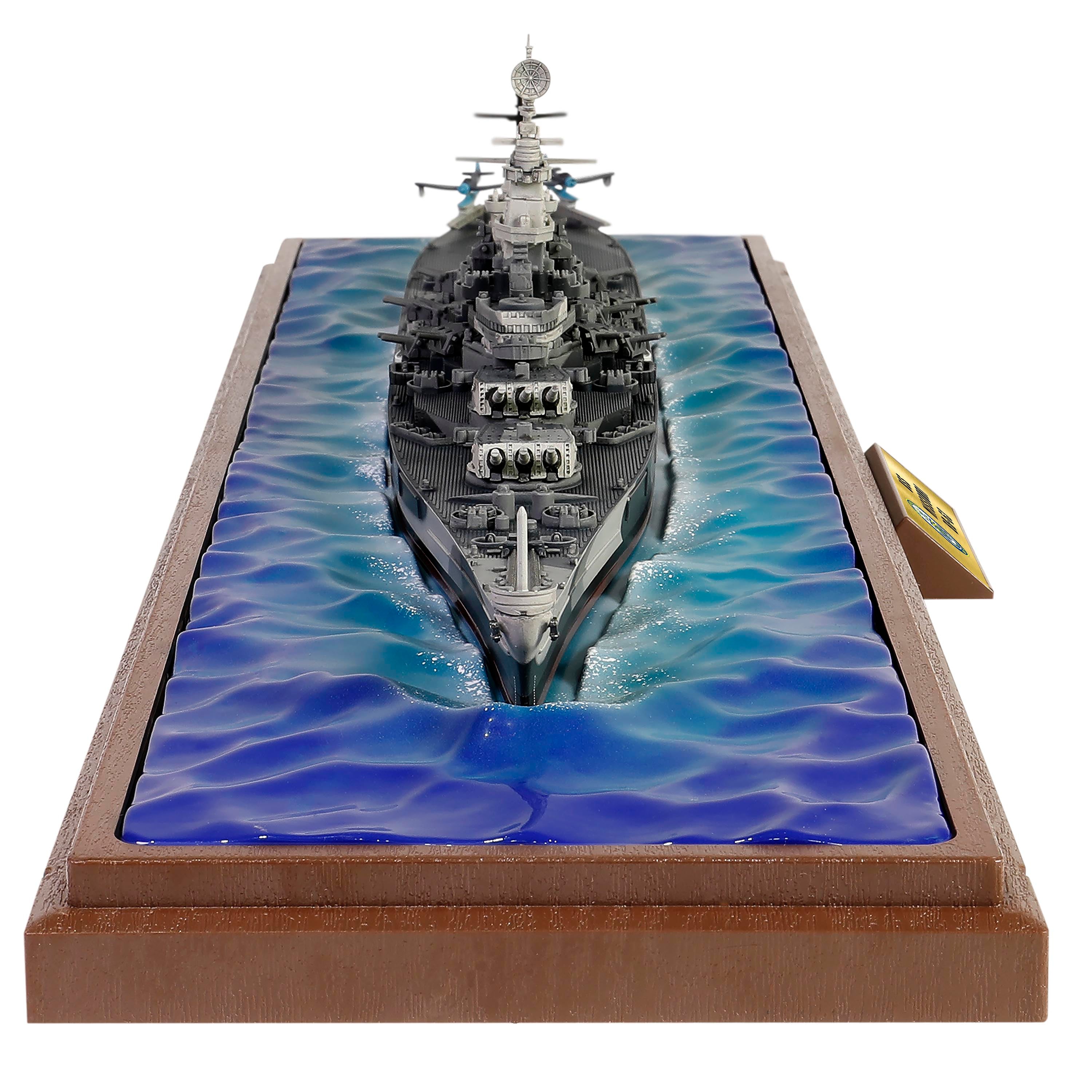 アメリカ海軍 戦艦 ミズーリ 喫水線仕様 雲形迷彩 1/700 [55716]