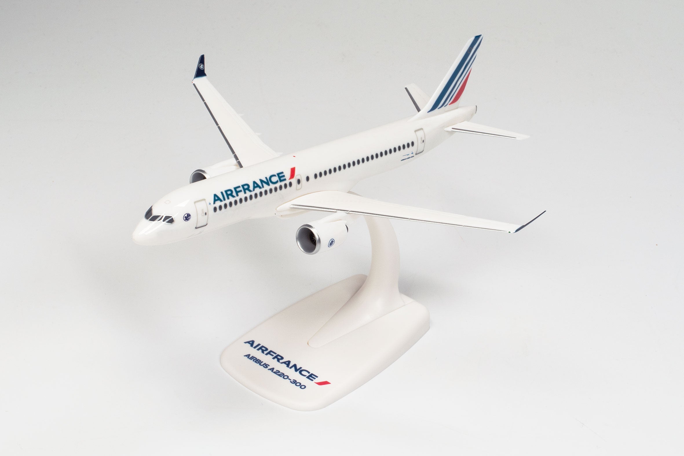 A220-300 エールフランス （スナップインモデル・スタンド仕様・ランディングギアなし） F-HZUA 1/200 [613507]