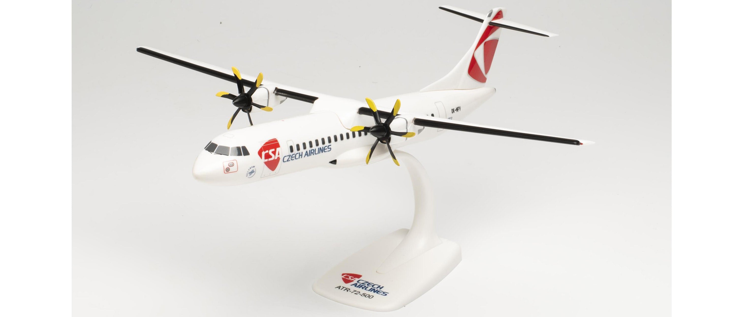 ATR-72-500 CSA Czech Airlines 2010s (Snap-in model, stand model, no landing gear) OK-NFV 1/100 *Plastic [613545]