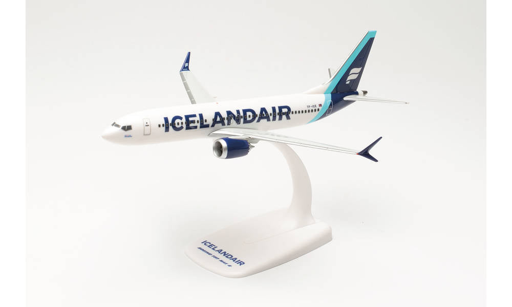 737 Max 8 アイスランド航空 「Jökulsárlón」 TF-ICE 新塗装 (cyan tail stripe) （組立式モデル・スタンド仕様・ランディングギアなし） 1/200 [613743](20231231WE)