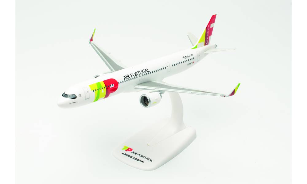 A321LR TAP Portugal "Amalia Rodrigues" CS-TXF (Assembly-type snap model, stand specification, no landing gear) 1/200 [613835] 