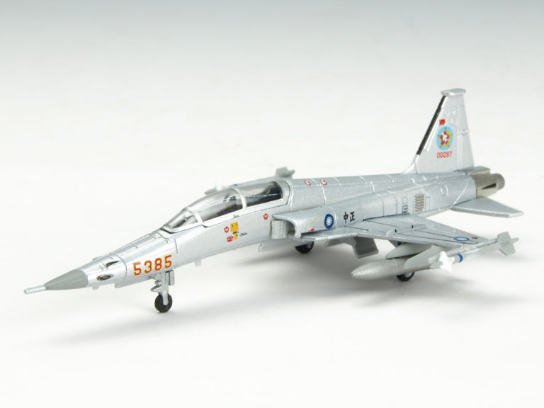 F-5F（複座型） 中華民国空軍（台湾空軍） 第737戦術戦闘機聯隊 シルバー塗装 #5385 1/200 (MS20250811) [7952]