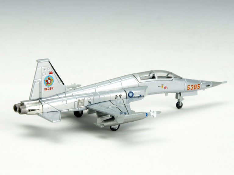 F-5F（複座型） 中華民国空軍（台湾空軍） 第737戦術戦闘機聯隊 シルバー塗装 #5385 1/200 (MS20250811) [7952]