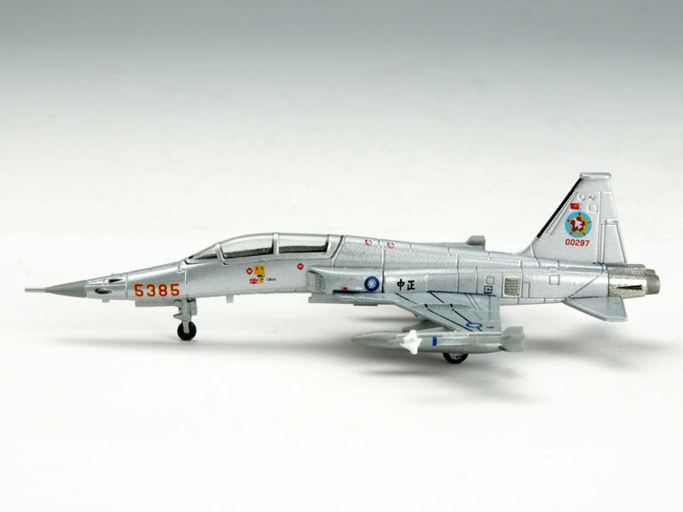 F-5F（複座型） 中華民国空軍（台湾空軍） 第737戦術戦闘機聯隊 シルバー塗装 #5385 1/200 (MS20250811) [7952]