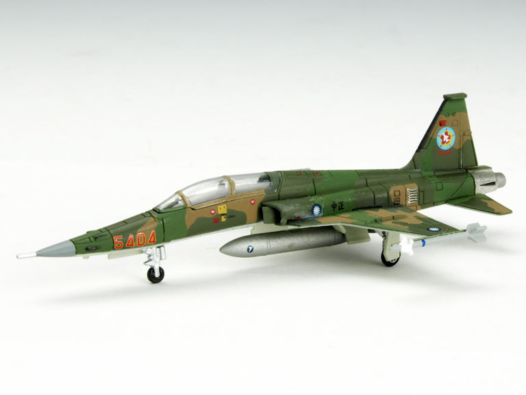 F-5F（複座型） 中華民国空軍（台湾空軍） 第737戦術戦闘機聯隊　迷彩塗装 1/200 (MS20250811) [7969]