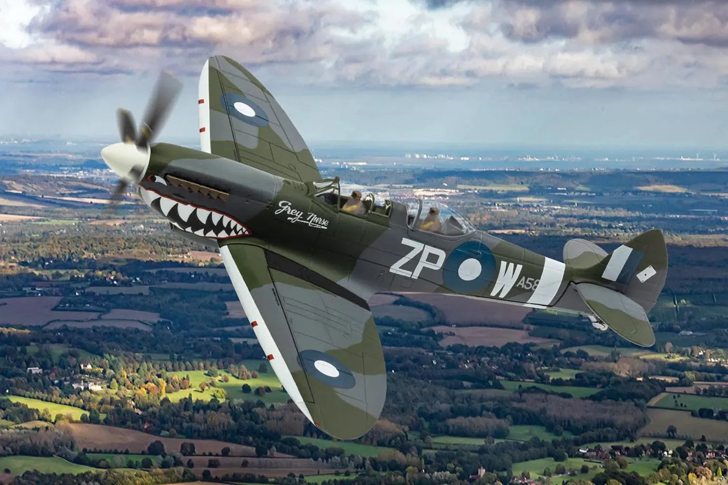 Spitfire T.9 (two-seater) Royal Australian Air Force paint (preserved at Biggin Hill Heritage Hangar, UK) TE308/G-AWGB 1/72 [AA29201]