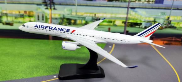 【予約商品】A350-900 エールフランス F-HUVJ 1/400 (AV20250110) [AV4250]