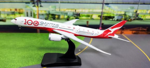 【予約商品】787-9 カンタス航空 「100 year anniversary」 VH-ZNJ 1/400 (AV20250110) [AV4275]