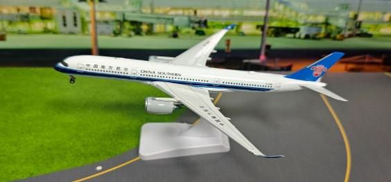 【予約商品】A350-900 中国南方航空 B-32EE 1/400 (AV20260919) [AV4366]
