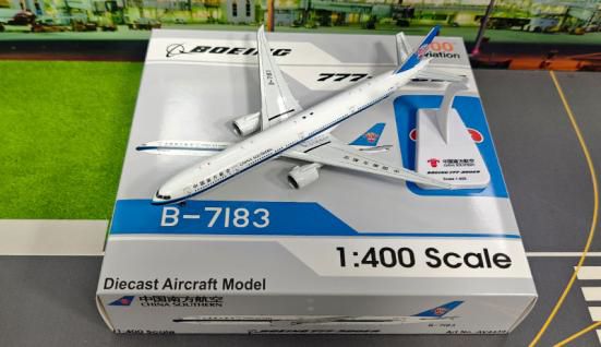 【予約受付終了】【予約商品】777-31BER 中国南方航空 B-7183 1/400 (AV20261029) [AV4439]