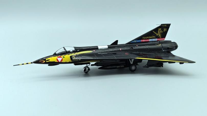 【予約商品】サーブ J35 ドラケン  オーストリア空軍 「Dragon Knights」 2005年  1/72 (AV202500628) [AV72-41-008]