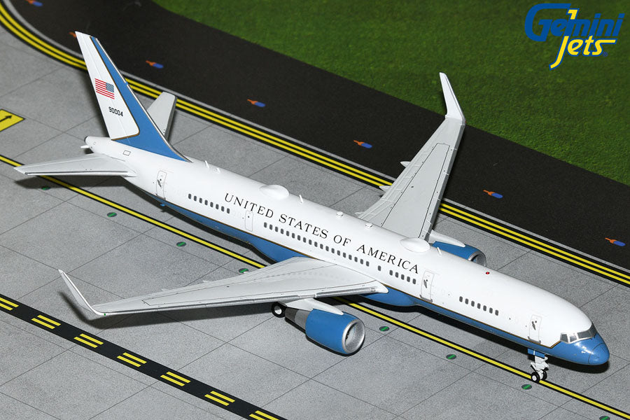 【お取り寄せ】C-32A アメリカ空軍 アンドルーズ空軍基地 99-0004 1/200[G2AFO1280]