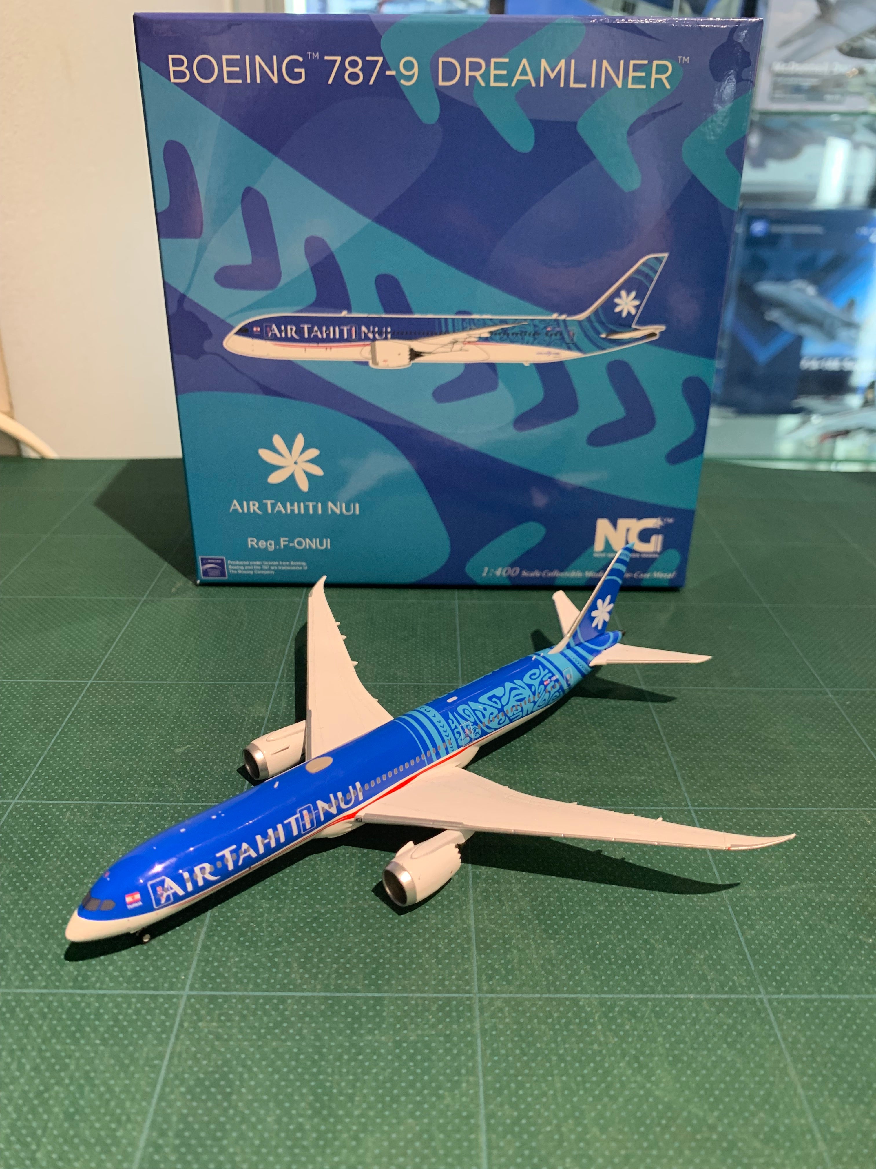 787-9 Air Tahiti Nui named Tupaia F-ONUI 1/400[NG55103] 