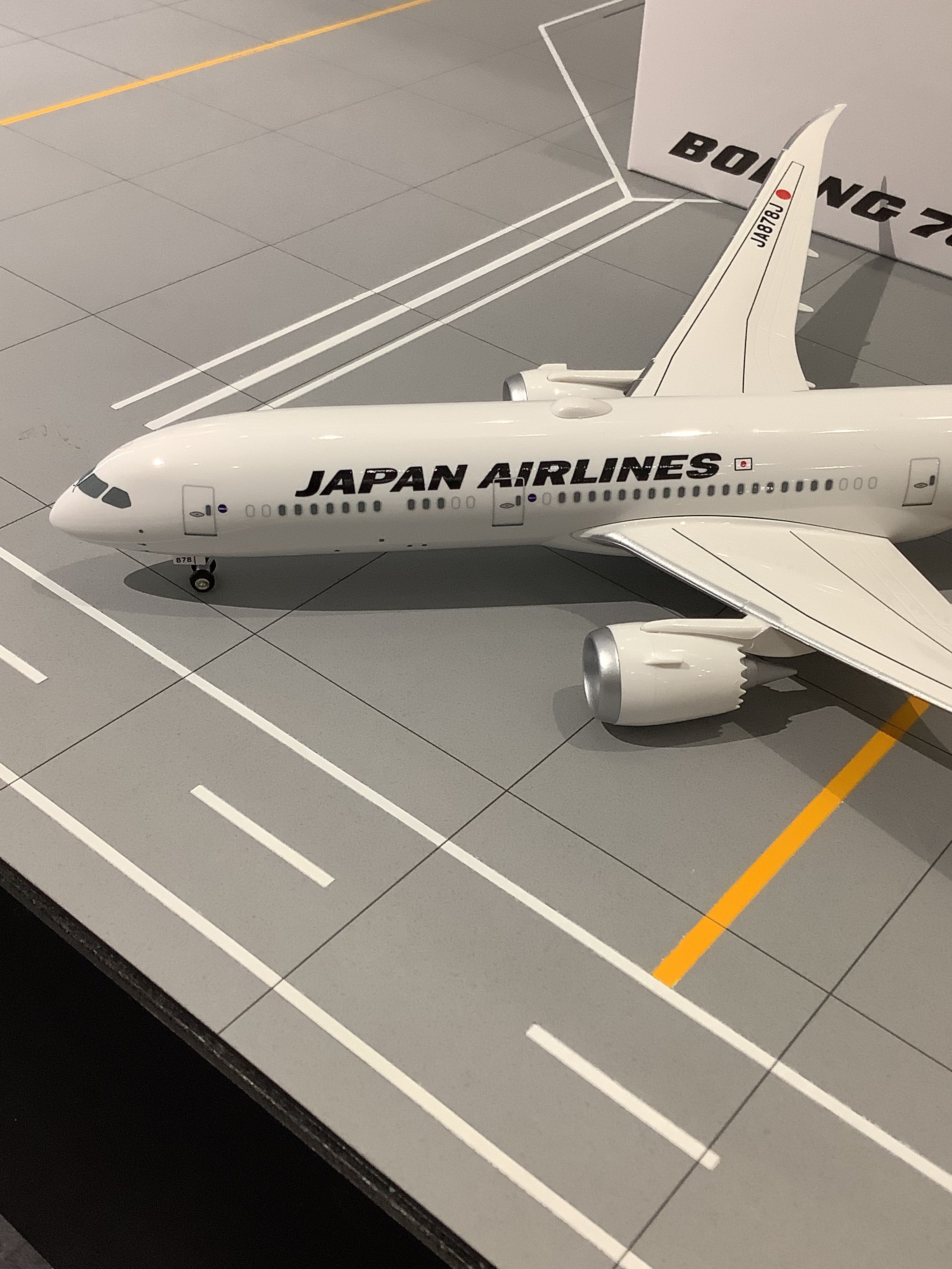 B787-9 JAL Japan Airlines JA878J 1/200 *Assembly required, plastic [BJQ2064]