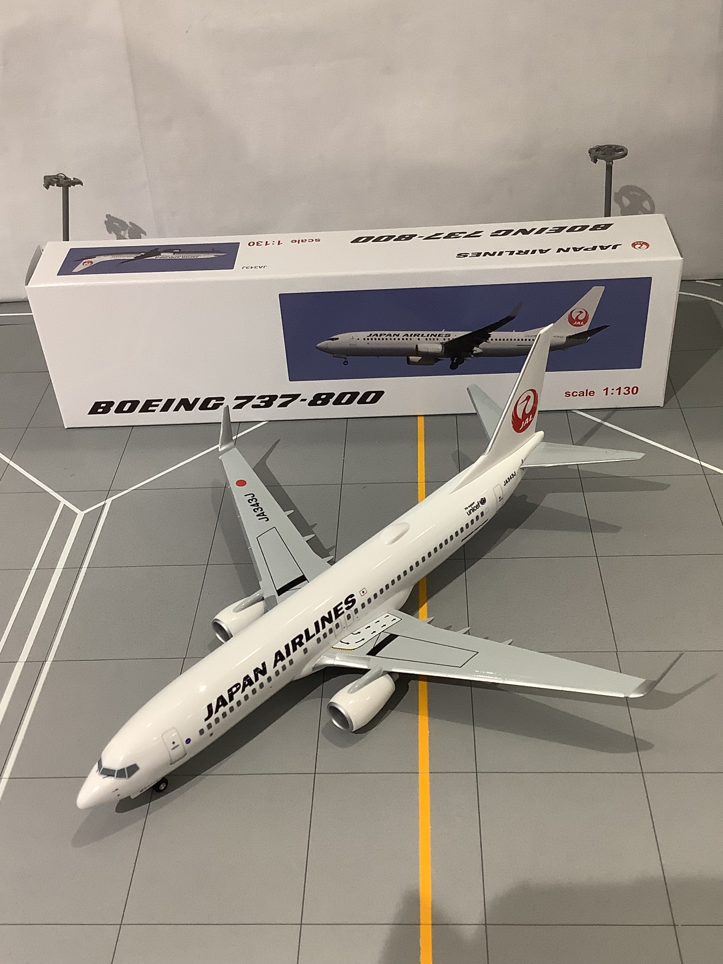 B737-800w JAL Japan Airlines JA343J 1/130 *Assembly required, plastic [BJQ2061]