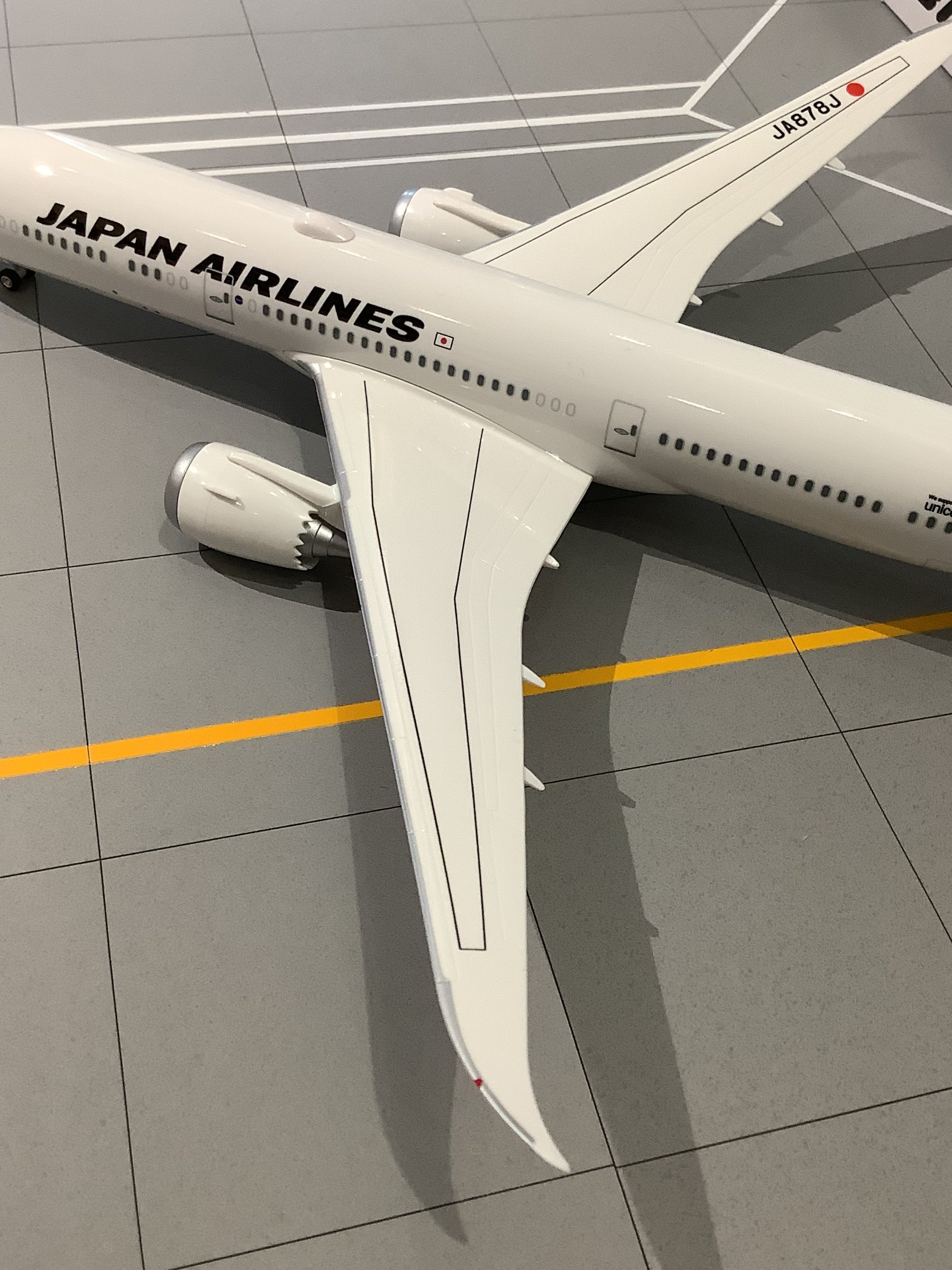 B787-9 JAL 日本航空 JA878J 1/200 ※組立式・プラ製 [BJQ2064]