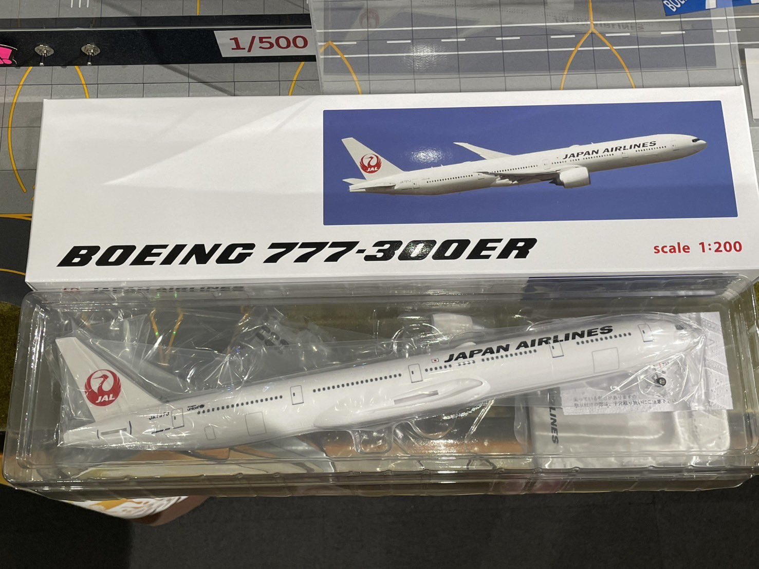 B777-300ER JAL日本航空 JA737J WiFiアンテナ装備 1/200 ※プラ製 [BJE3061]