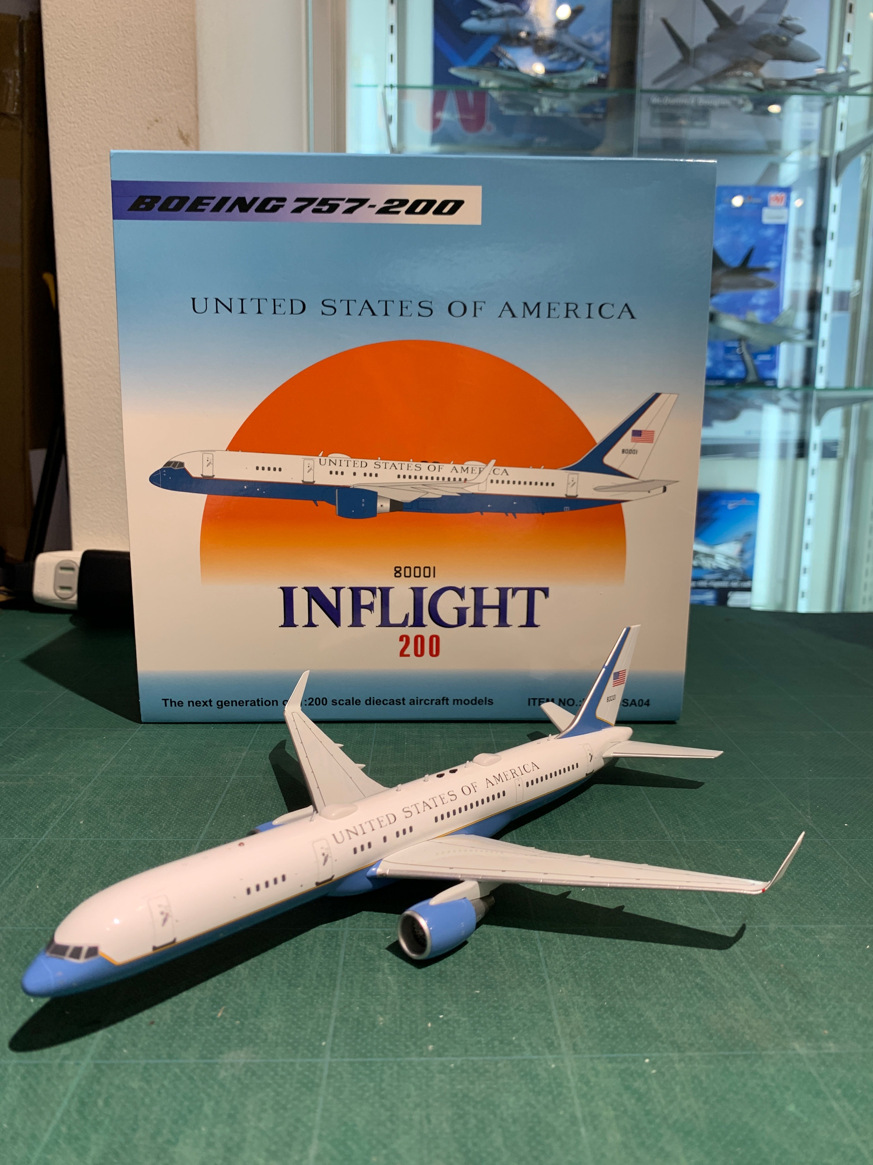 InFlight200 C-32A (757-2G4) アメリカ空軍 98-0001 1/200 [IFC32USA04]