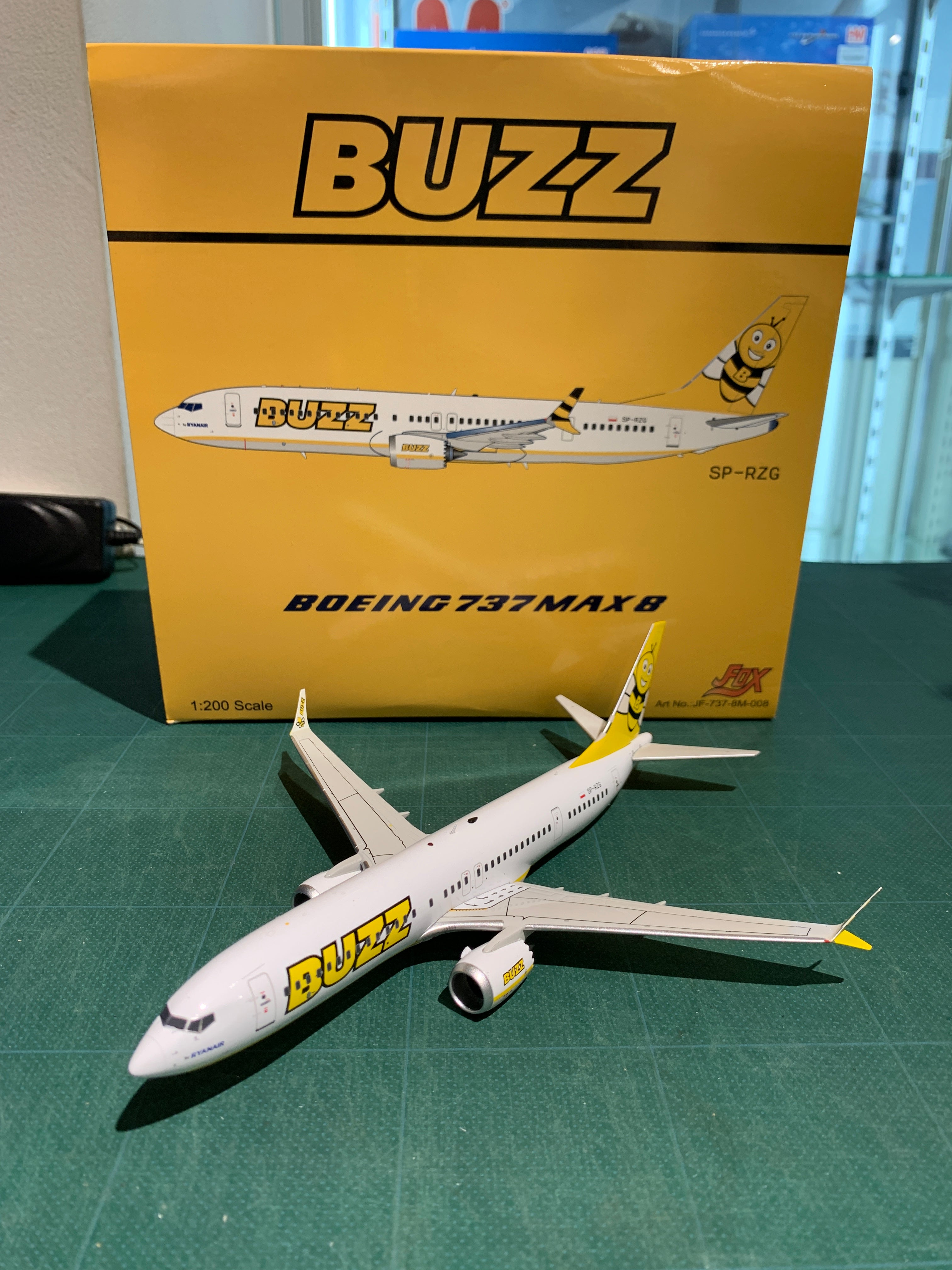 737 MAX8 Buzz SP-RZG 1/200 [JF-737-8M-008] 