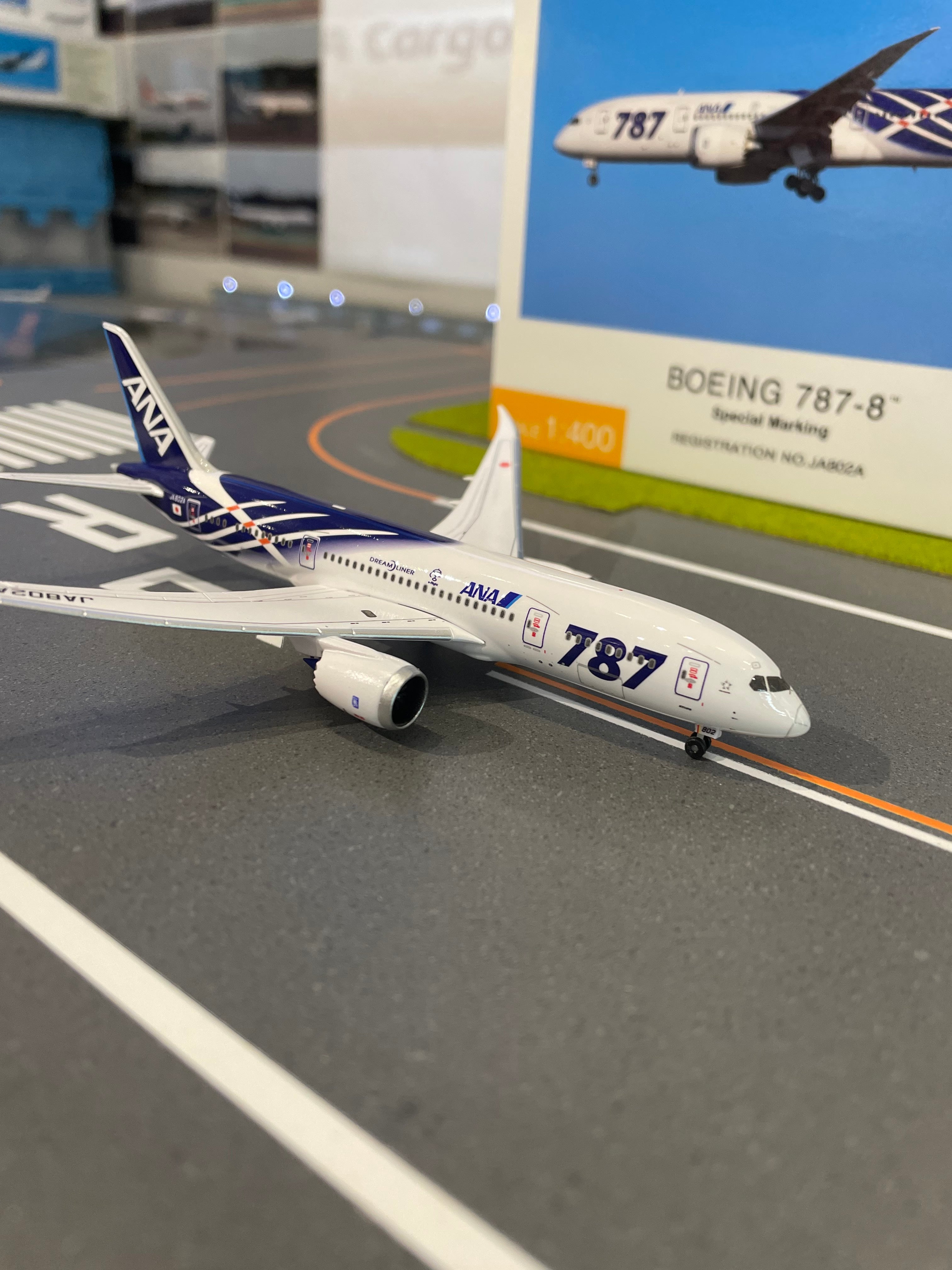 B787-8  ANA 全日空 特別塗装 完成品 ※ランディングギア付 JA802A 1/400 [NH40117]
