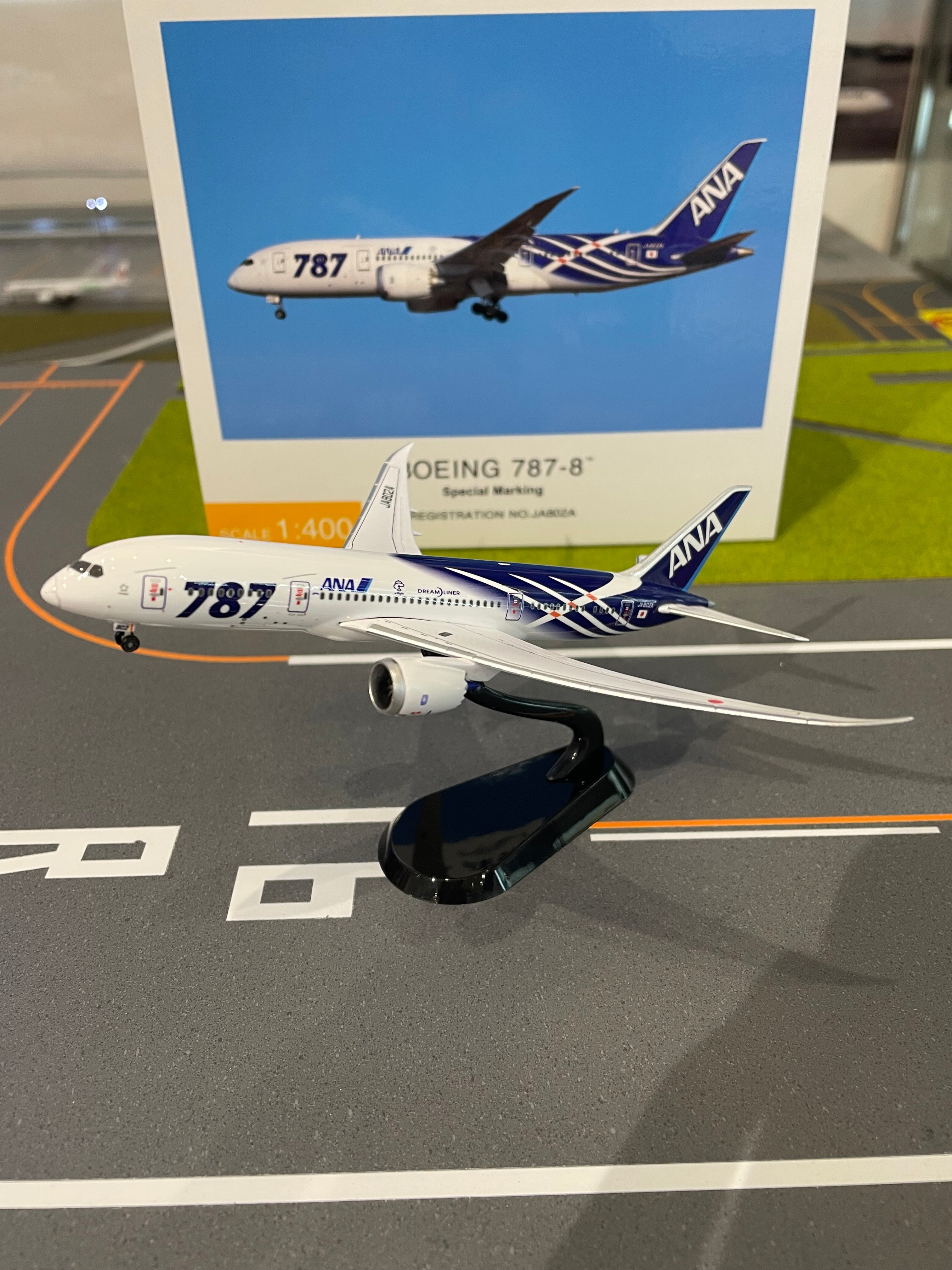 B787-8  ANA 全日空 特別塗装 完成品 ※ランディングギア付 JA802A 1/400 [NH40117]