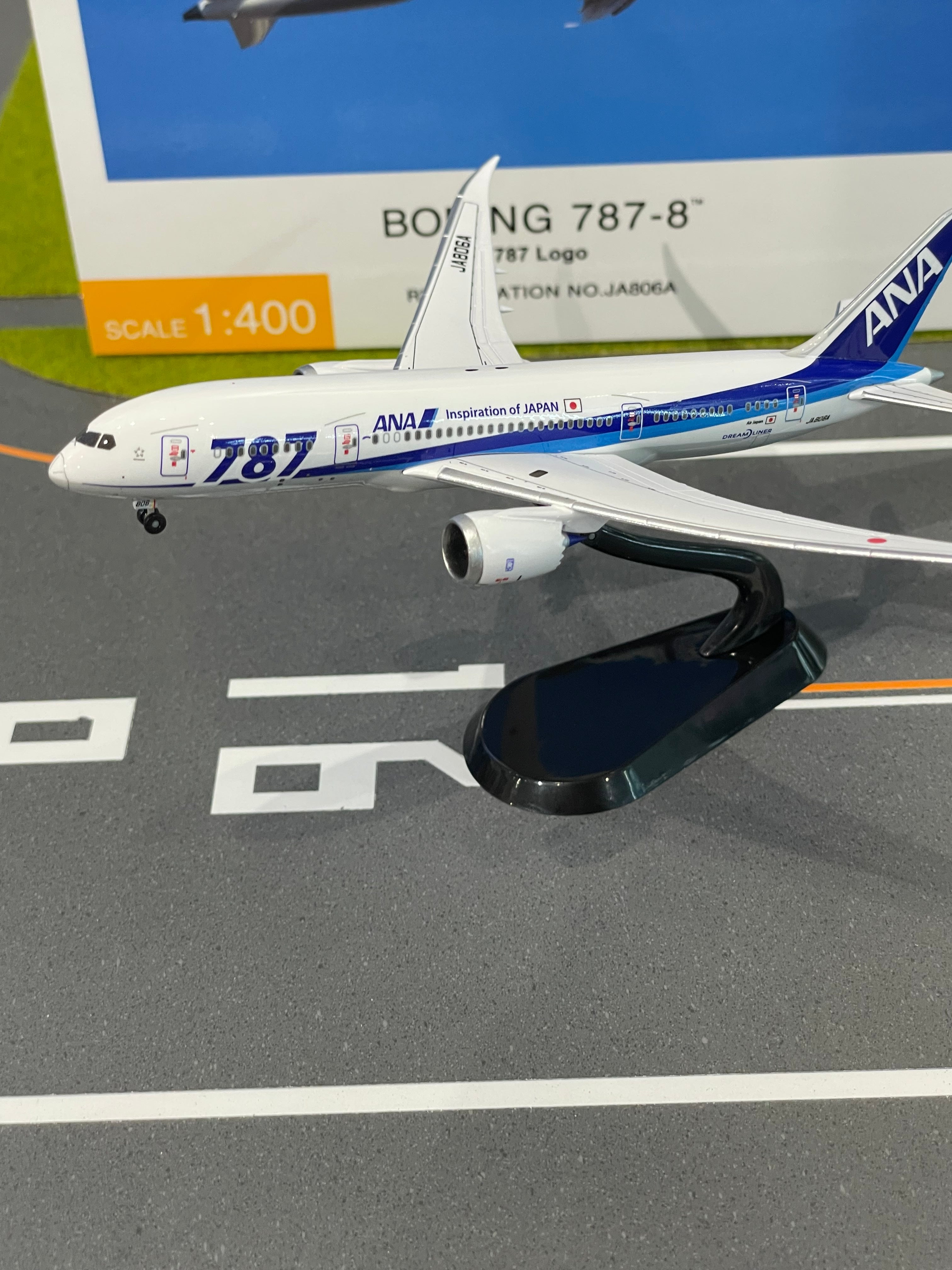 B787-8 ANA 全日空 787ロゴ 完成品 ※ランディングギア付 JA806A 1/400 [NH40118]