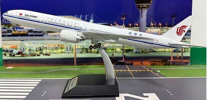 【予約商品】777-300ER 中国国際航空(エア・チャイナ) B-2085 1/200 (IF202500627) [KJ-B77W-161]