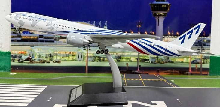 【予約商品】777-300ER ボーイング ハウスカラー 「World Tour」  N5017V  1/200 (IF202500627) [KJ-B77W-162]