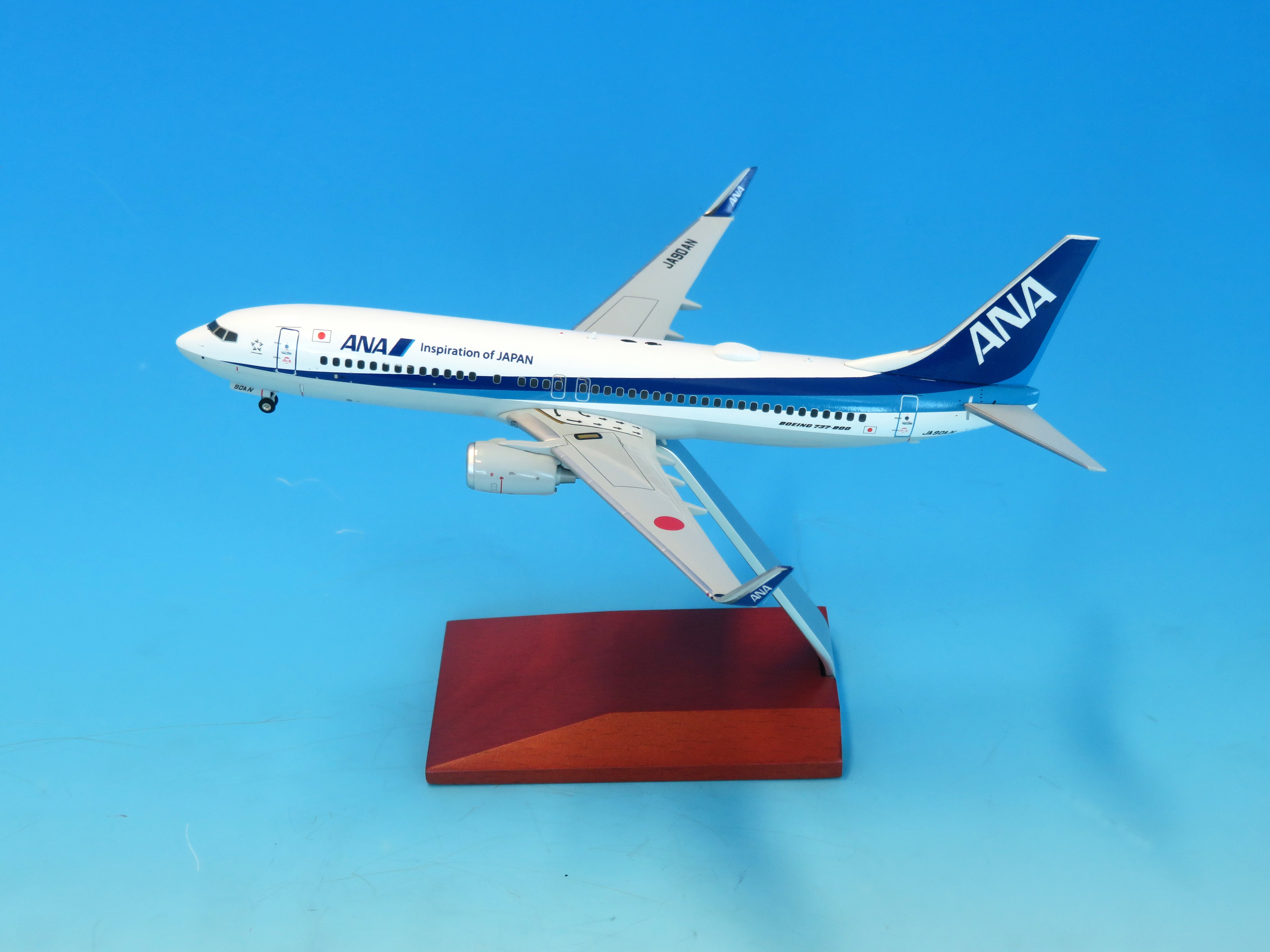 B737-800 ANA 全日空 ダイキャストモデル完成品 （WiFiレドーム･VHFアンテナ・ギアつき ） JA90AN 1/200 [NH20236]