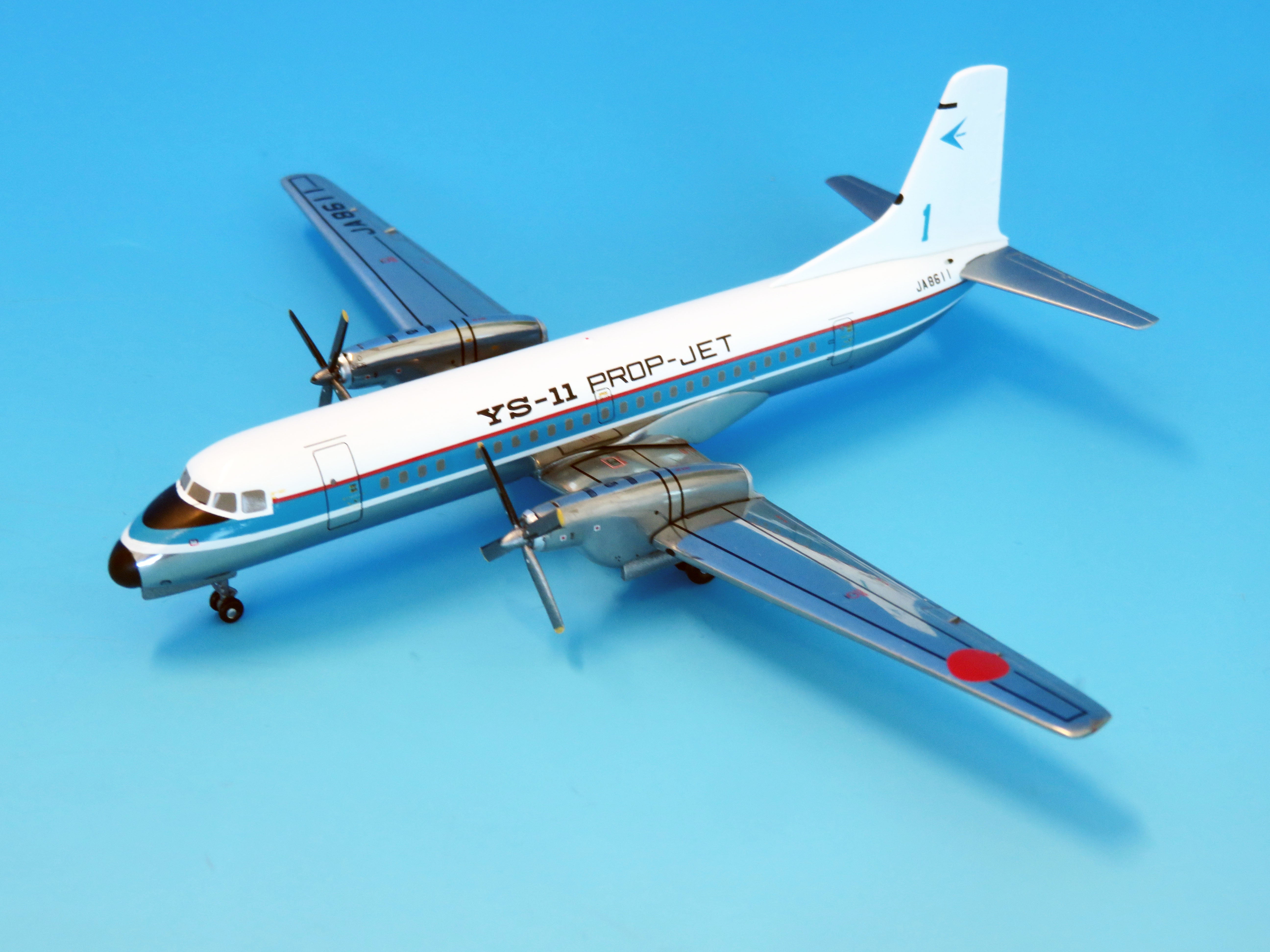 【予約商品】YS-11試作1号機赤帯 ANA 全日空 完成品 （ギア付属・木製台座・金属プレート付属） JA8611 1/200 (ANA20251112) [YS21186]