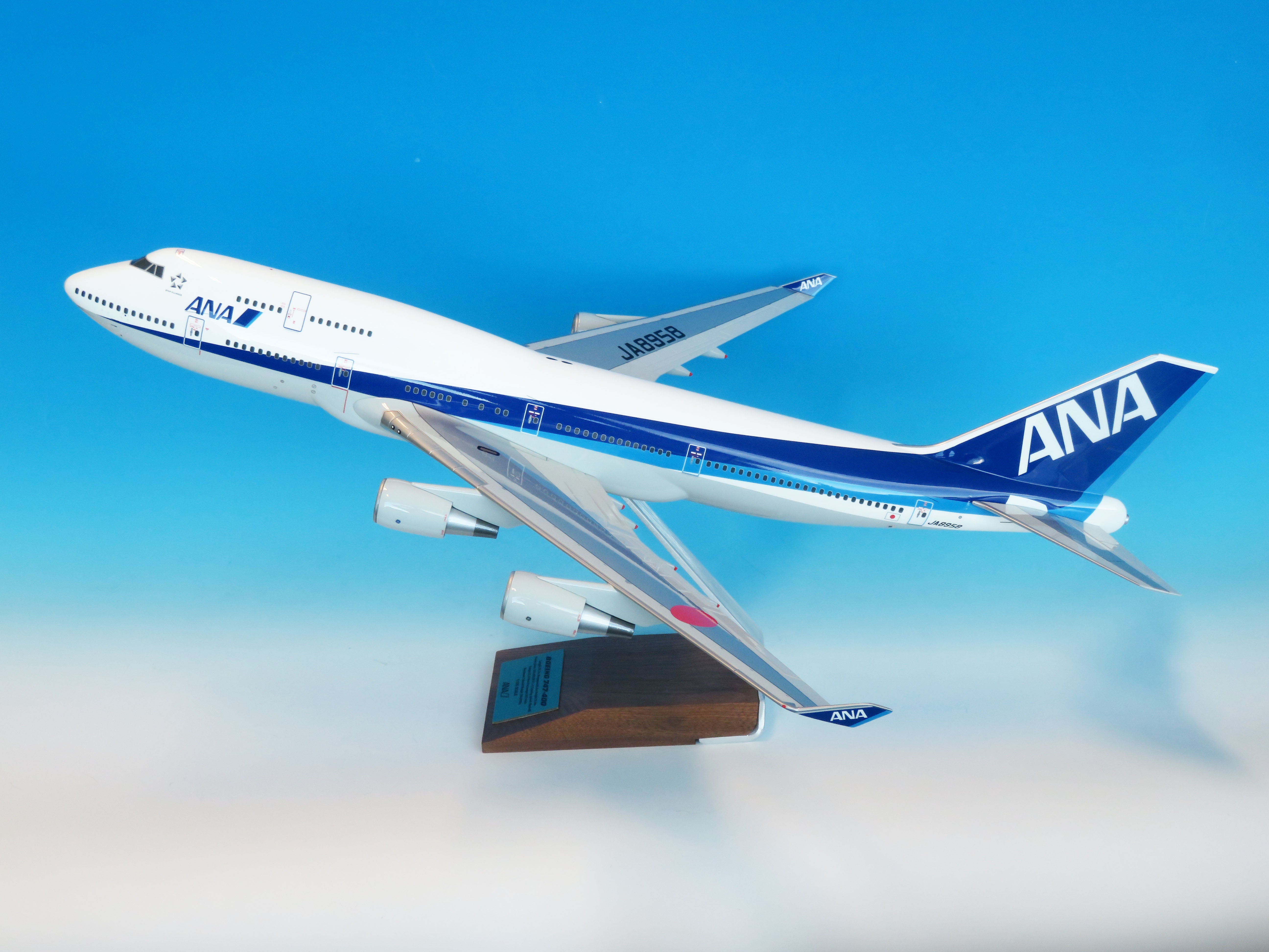 【予約商品】747-400 ANA 全日空 （ギアなし・木製台座プレート付属） JA8958 1/100 (ANA20251112) [NH00128]