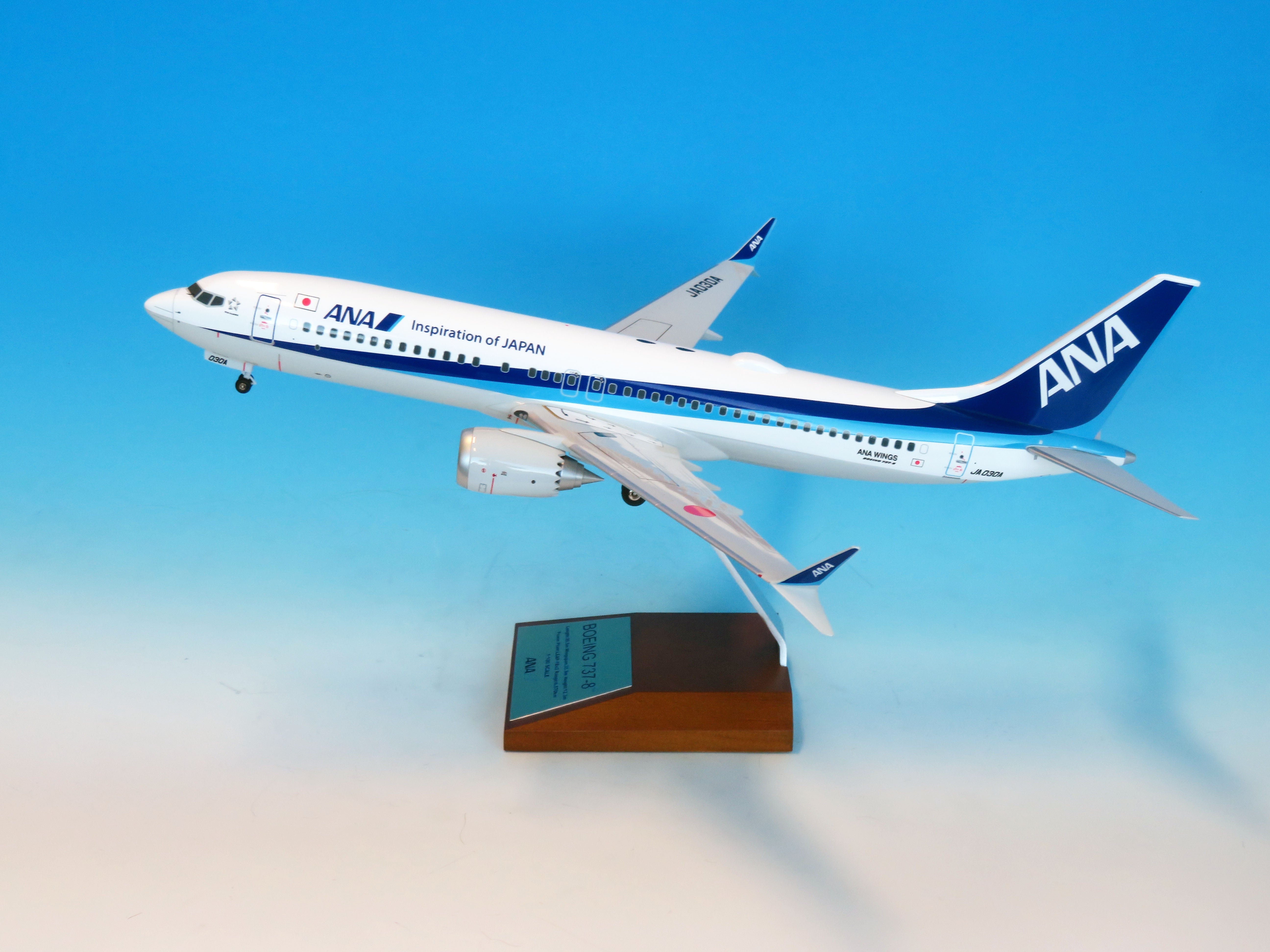 【予約商品】737-8 ANA 全日空 （ギア付属・WiFiレドーム付・木製台座プレート付属） JA030A 1/100 (ANA20251112) [NH11020]