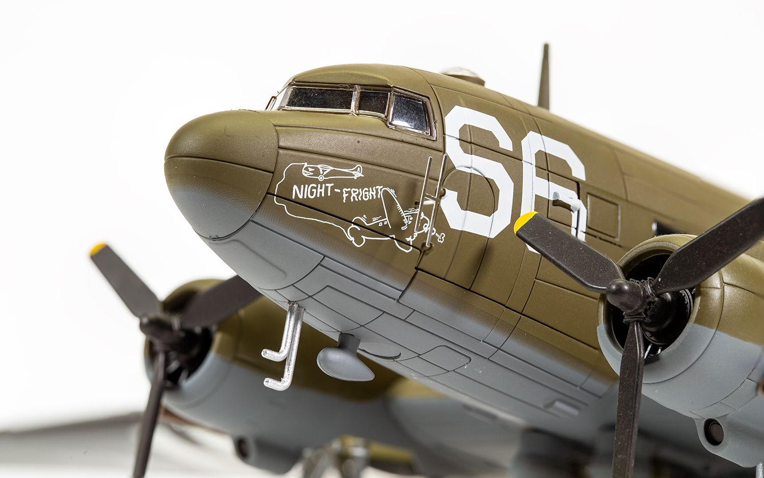 Douglas C-47A Skytrain "Night Fright" June 5/6, 1944 #42-100521 1/72[AA38211] 