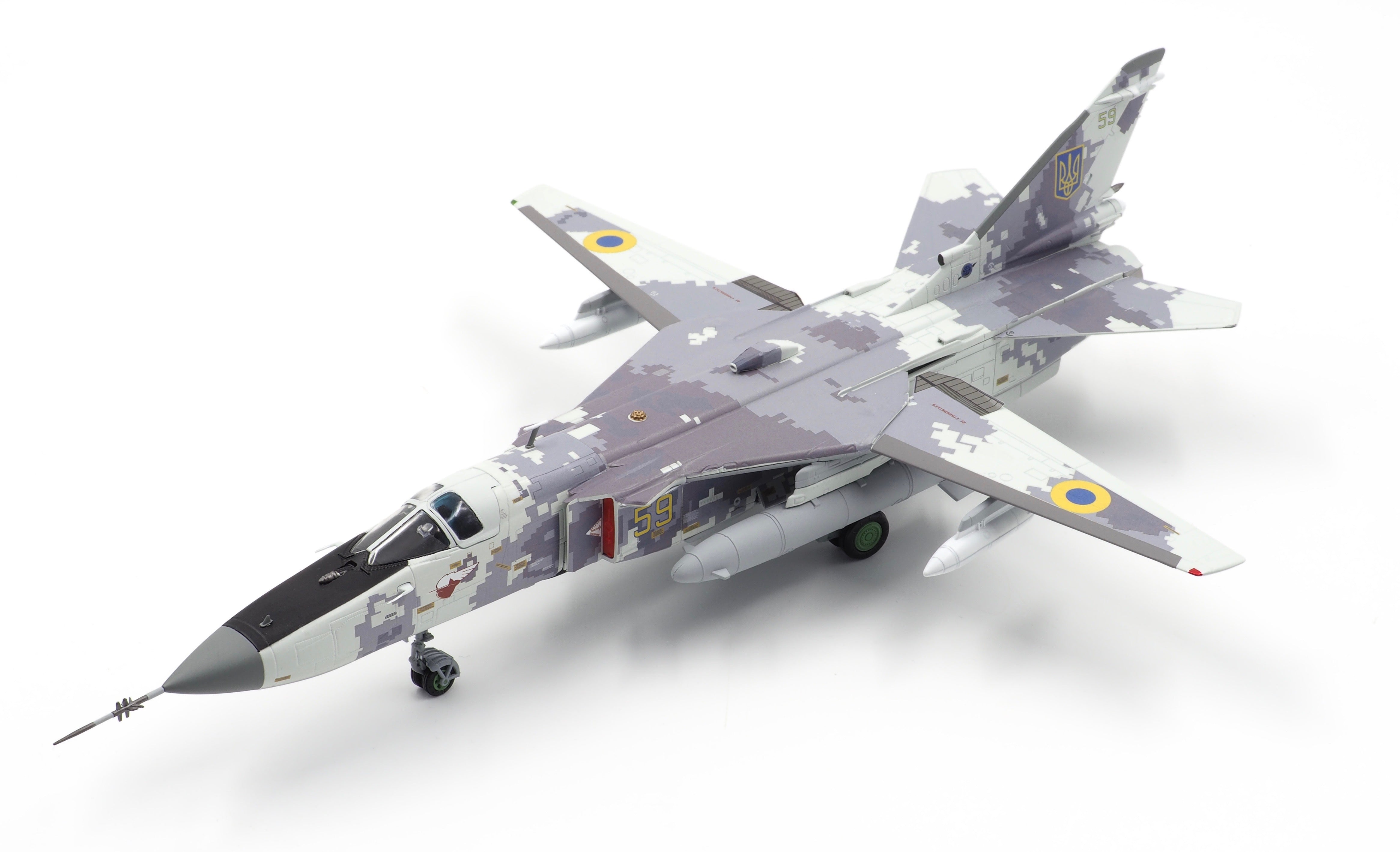 Calibre Wings Su-24MR（偵察型）「フェンサーE」 ウクライナ空軍 #59 1/72 [CA722405]