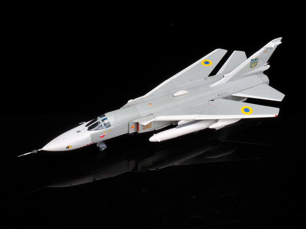 Su-24MR (reconnaissance type) "Fencer-E" Ukrainian Air Force #35 1/72 [CA722410]